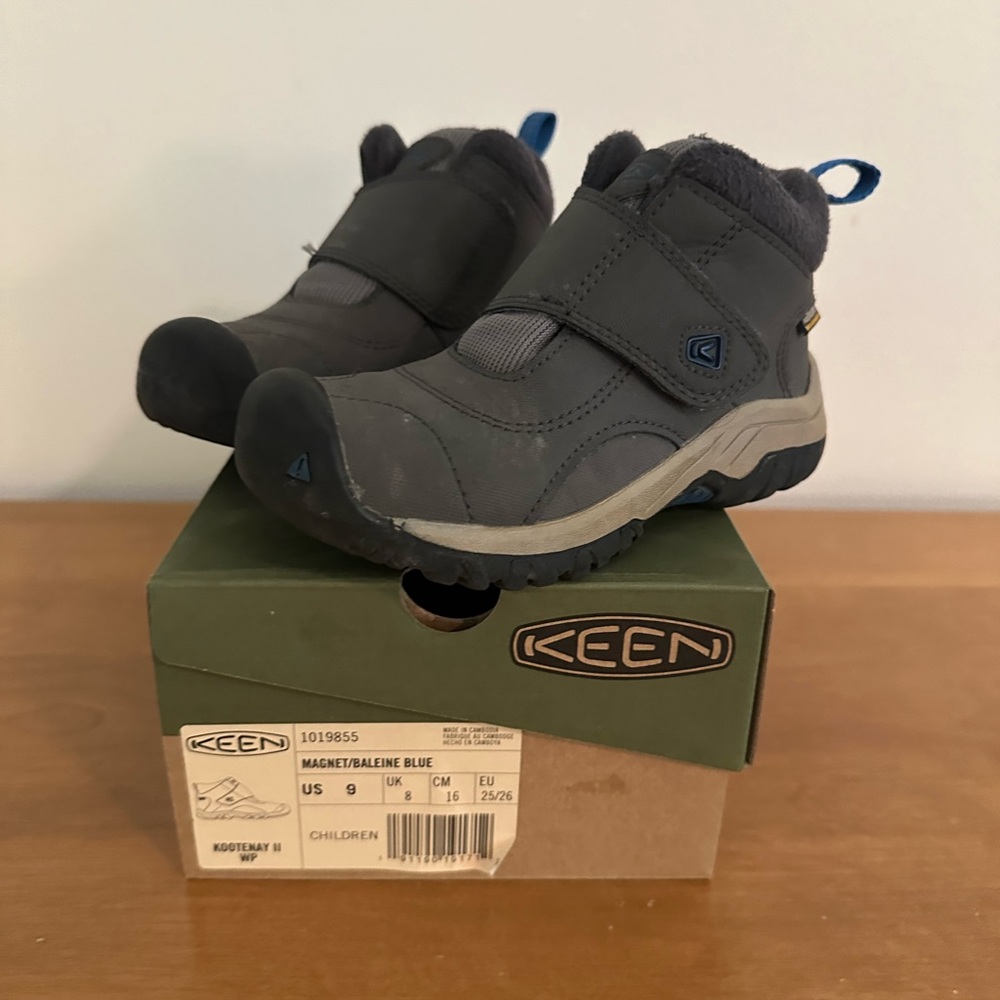 Keen toddler boots with Velcro